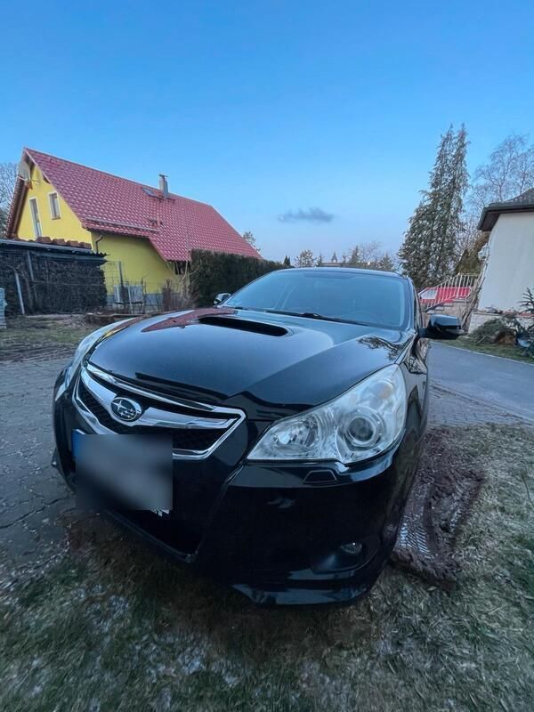 Schwarz Gebraucht 2011 Subaru Legacy Kombi | 6.800 € - Bild 1/2