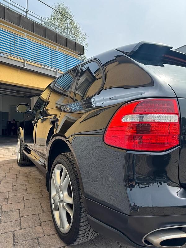 Second-hand Porsche Cayenne 290 CP (213 kW) 2007 Negru SUV