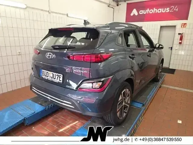 Gebraucht Hyundai Kona Select 100 kW (136 PS) 2022 Blau SUV