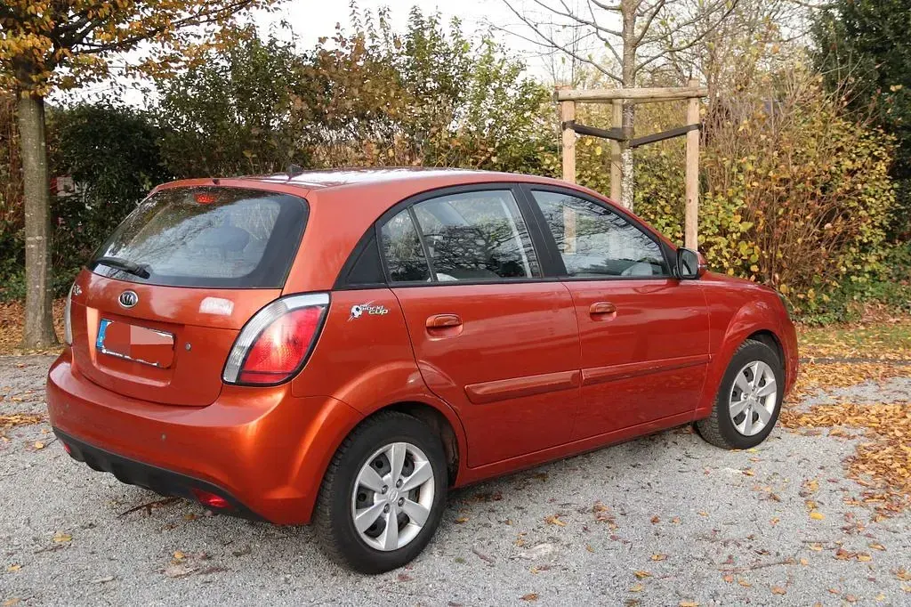 Gebraucht Kia Rio Vision 97 PS (71 kW) 2010 Orange Limousine