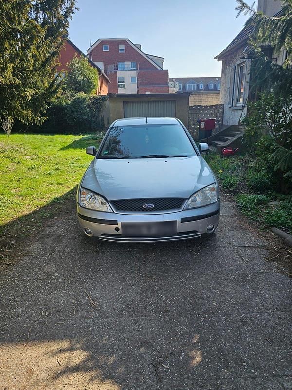 Gebraucht Ford Mondeo 150 PS (110 kW) 2001 Silber Limousine