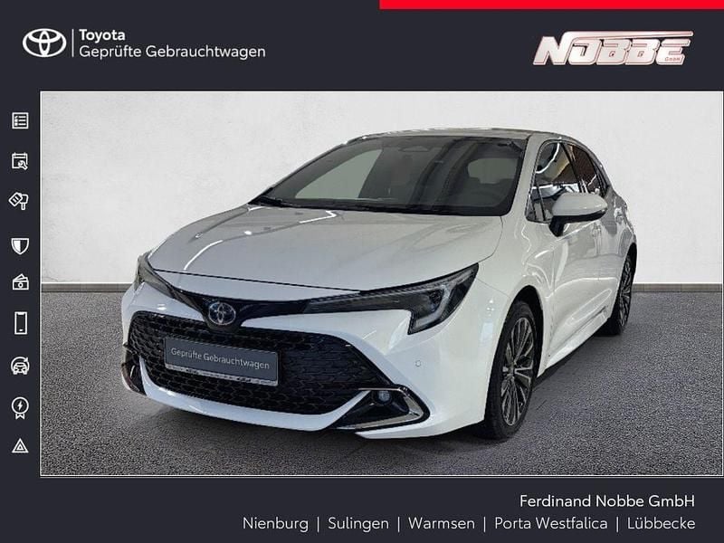 Weiß Gebraucht 2024 Toyota Corolla Team Limousine | 29.490 € (Etwas zu teuer) - Bild 1/4
