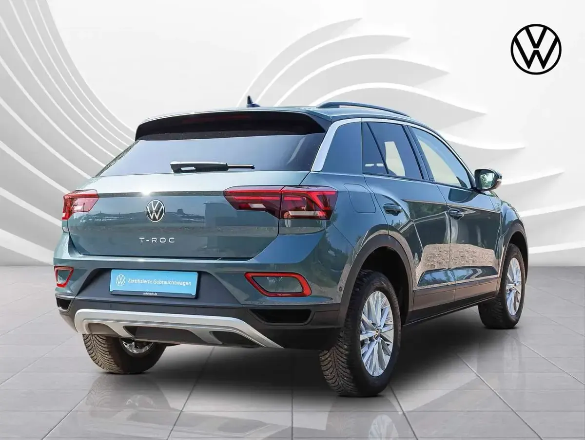 Gebraucht VW T-Roc Life 116 PS (85 kW) 2024 Petroleum blue metallic SUV