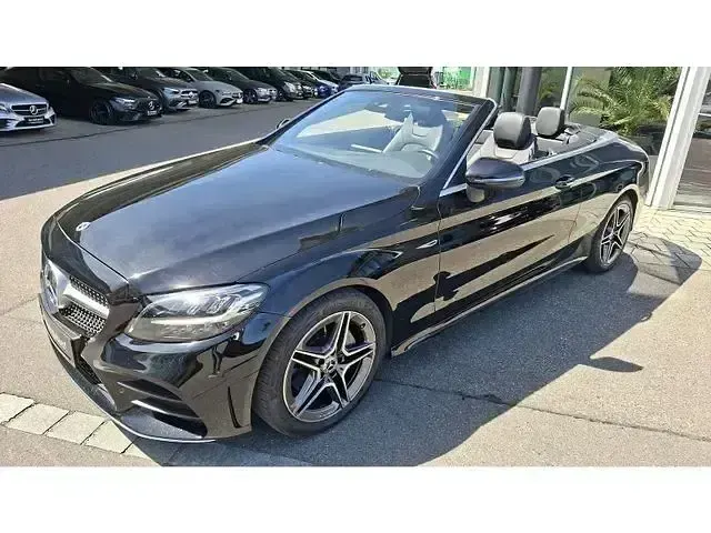 Gebraucht Mercedes C220 AMG 194 PS (142 kW) 2021 Schwarz Cabrio