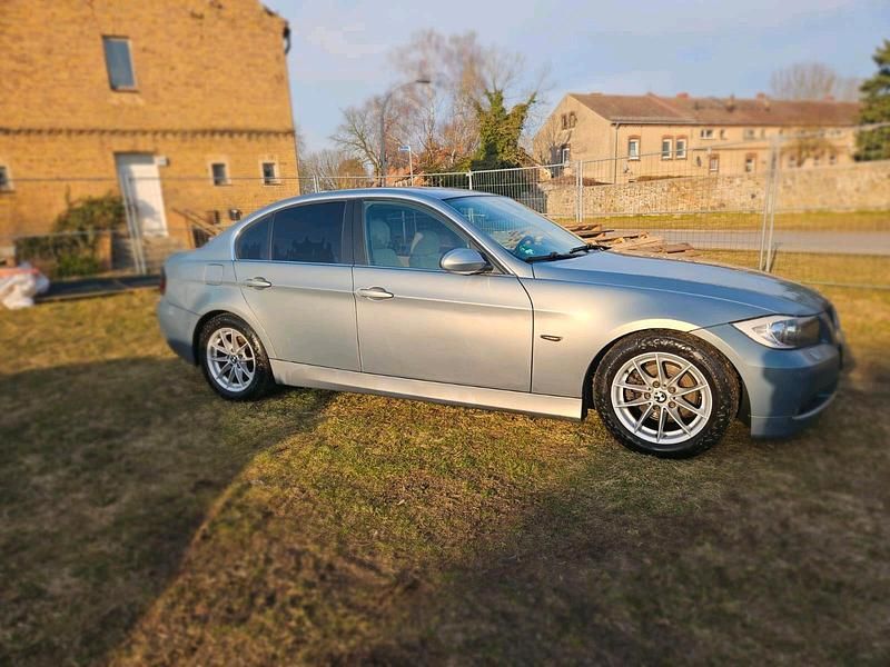 Gebraucht BMW 325 218 PS (160 kW) 2005 Blau Limousine