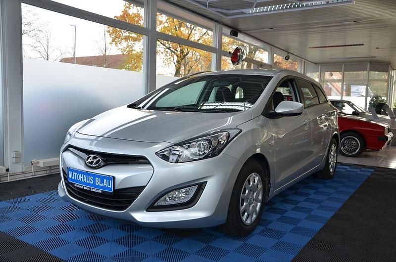 Silber Gebraucht 2014 Hyundai i30 Trend Kombi | 9.990 € (Fairer Preis) - Bild 1/4