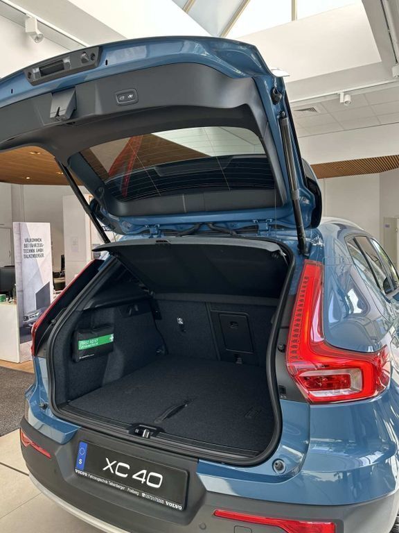 Gebraucht Volvo XC40 Core 163 PS (119 kW) 2024 Blau SUV