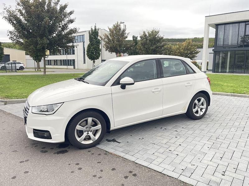 Weiß Gebraucht 2018 Audi A1 Sportback Ambiente Kleinwagen | 14.300 € (Fairer Preis) - Bild 1/4