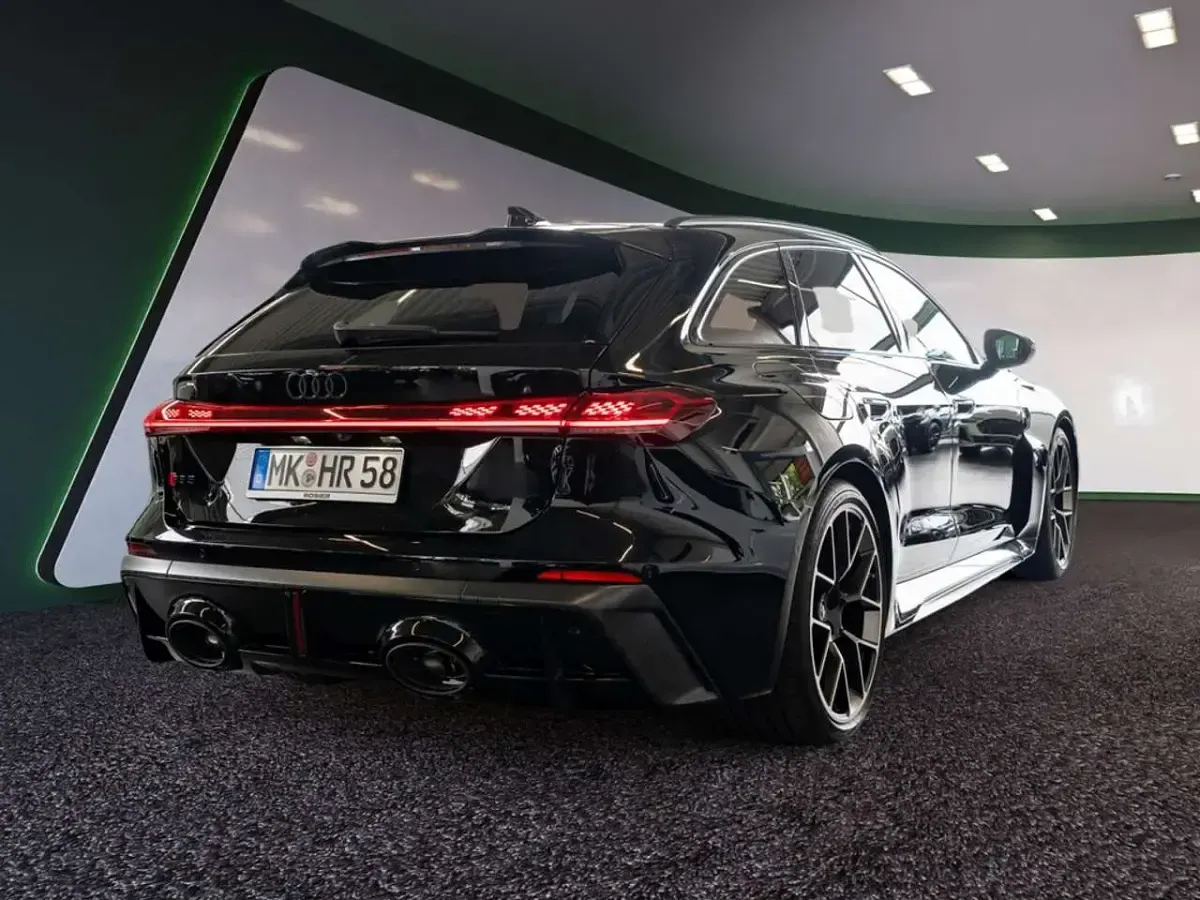Gebraucht Audi RS5 Basis 639 PS (469 kW) 2026 Mythosschwarz Kombi