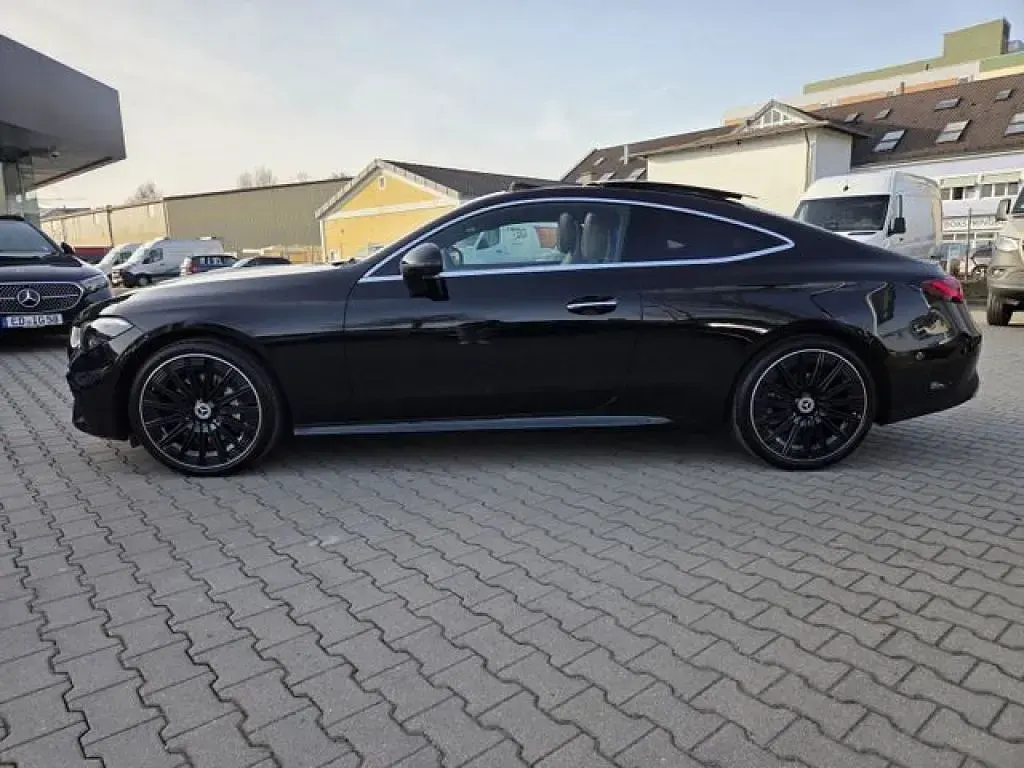 Gebraucht Mercedes 220 197 PS (144 kW) 2025 Lack obsidianschwarz (metallic) Coupé