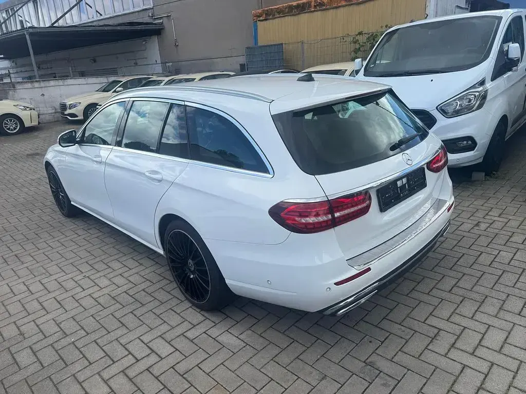 Gebraucht Mercedes E220 194 PS (142 kW) 2021 Weiß Kombi