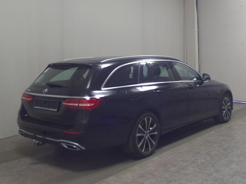 Gebraucht Mercedes E300 Avantgarde 306 PS (225 kW) 2022 Schwarz Kombi