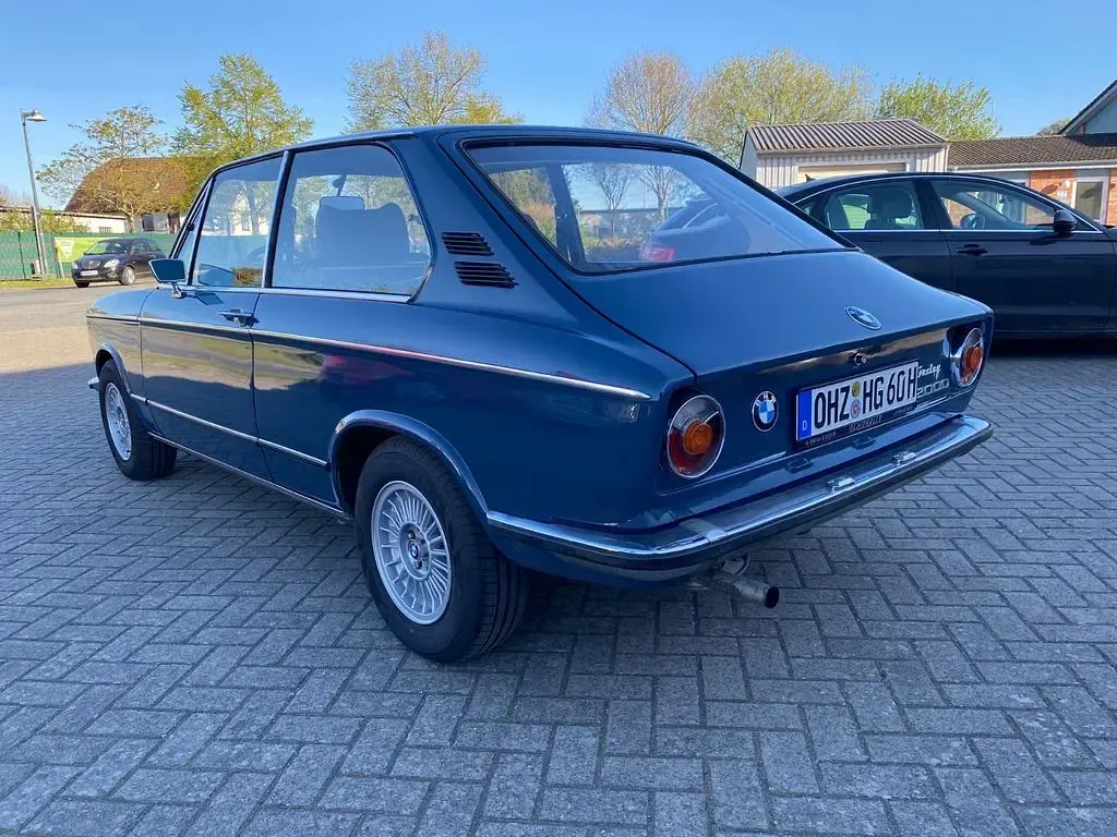 Usado BMW 2000 101 HP (74 kW) 1971 Azul Sedan