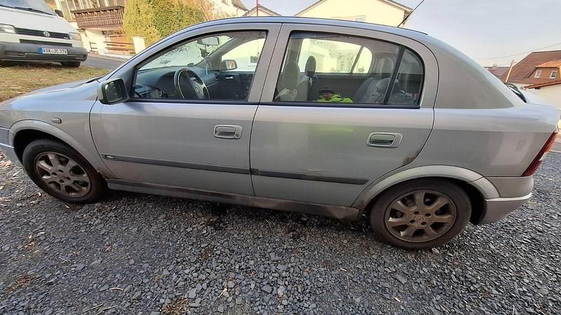 Gebraucht Opel Astra 84 PS (61 kW) 2003 Silber Coupé