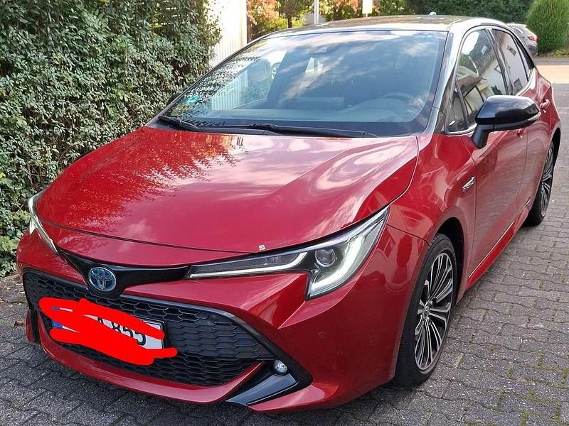 Rot Gebraucht 2019 Toyota Corolla Hybrid Club Limousine | 18.900 € (Fairer Preis) - Bild 1/4