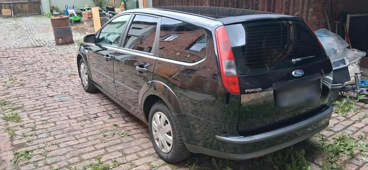 Używany Ford Focus 100 KM (73 kW) 2006 Czarny Kombi