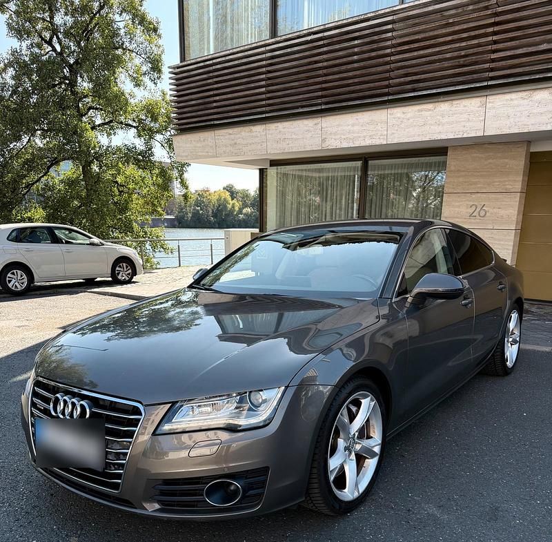 Grau Gebraucht 2010 Audi A7 S-Line Kleinwagen | 16.900 € (Guter Preis) - Bild 1/4