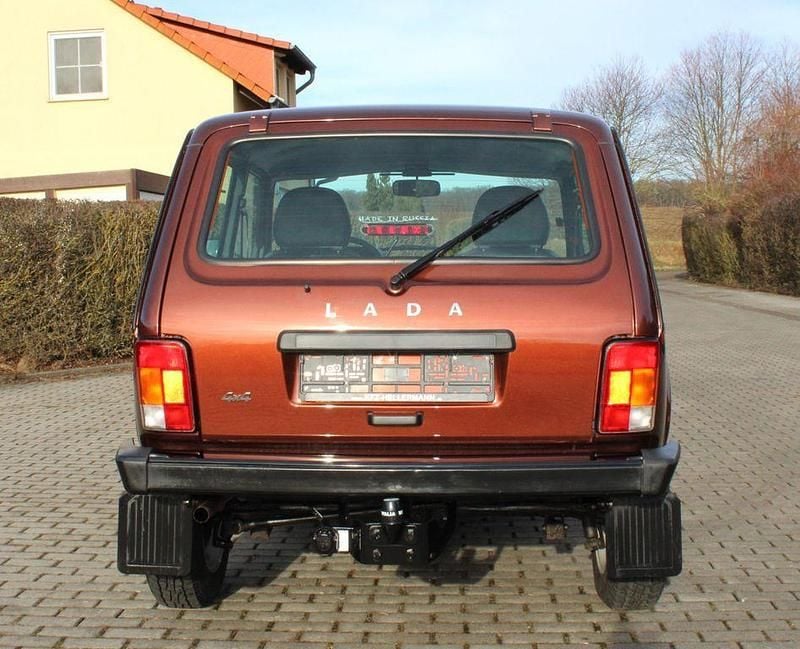 Gebraucht Lada niva 83 PS (61 kW) 2020 Braun SUV