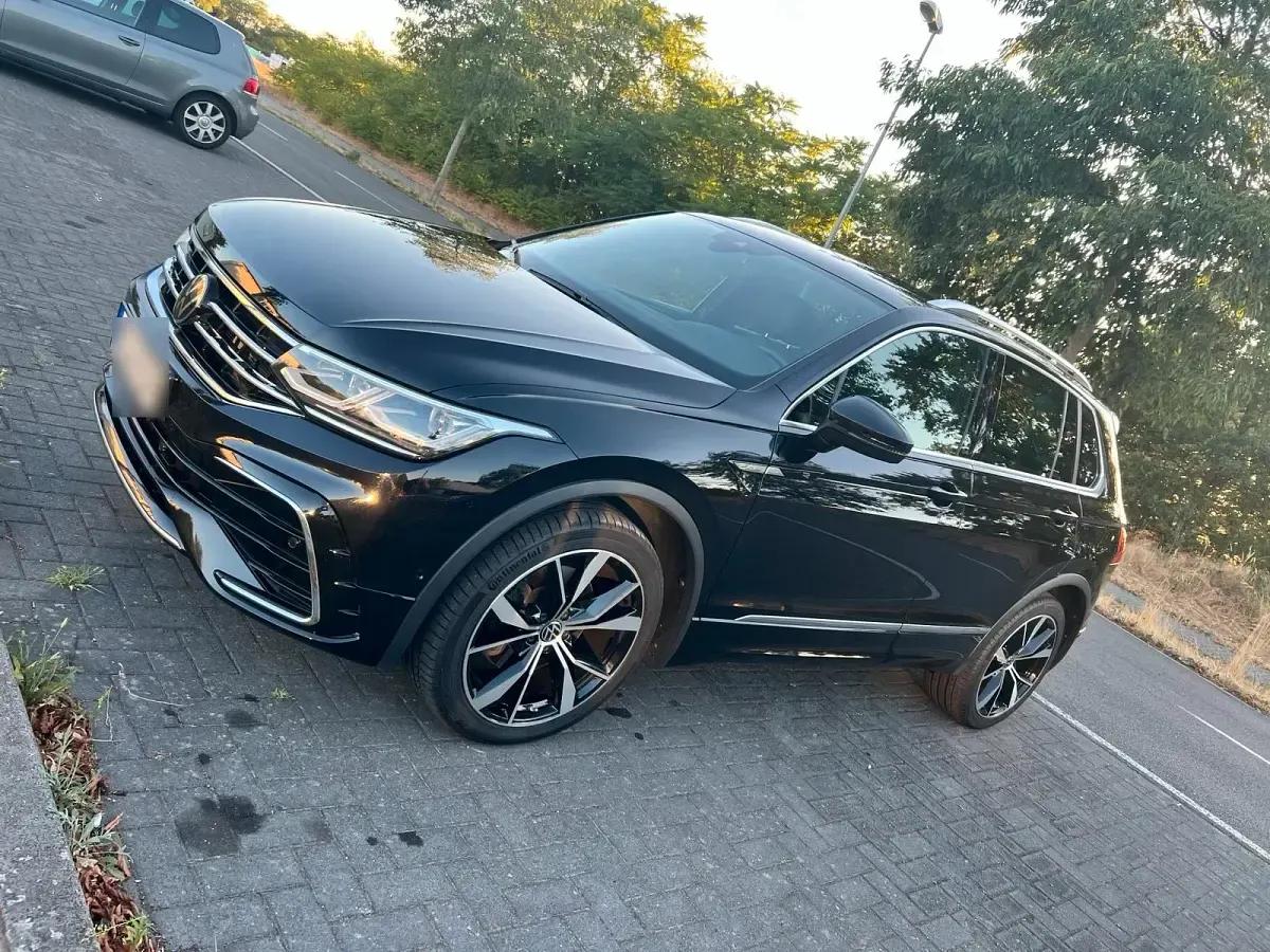Gebraucht VW Tiguan R-line 200 PS (147 kW) 2024 Schwarz SUV