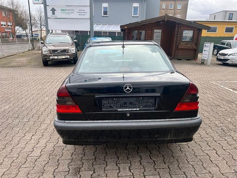 Gebraucht Mercedes C180 122 PS (89 kW) 1998 Schwarz Limousine