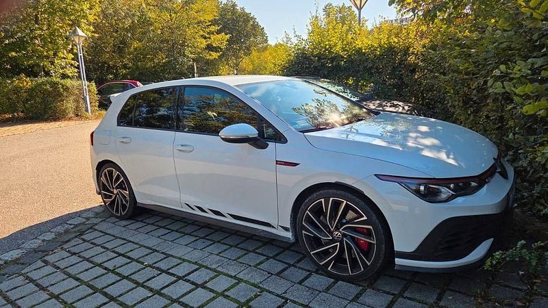 Weiß Gebraucht 2022 VW Golf VIII GTI Clubsport Limousine | 28.900 € (Superpreis) - Bild 1/4