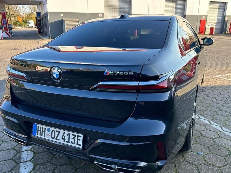 Schwarz Gebraucht 2023 BMW M760e Performance Limousine | 118.900 € - Bild 1/4