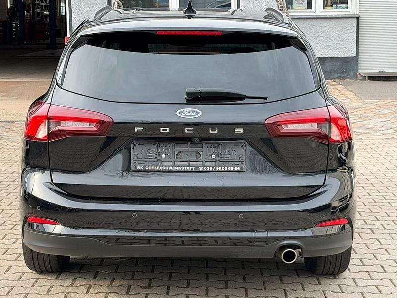 Gebraucht Ford Focus Cool & Connect 120 PS (88 kW) 2022 Schwarz Limousine