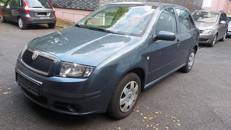Grau Gebraucht 2007 Skoda Fabia Limousine | 1.250 € (Guter Preis) - Bild 1/4