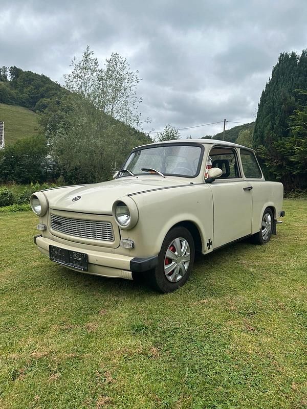 Grau Gebraucht 1988 Trabant 601 Limousine | 3.999 € - Bild 1/4