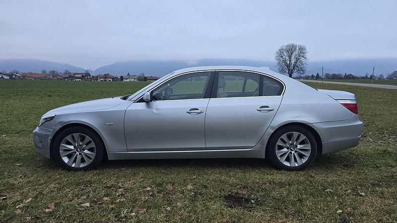 Gebraucht BMW 525 Lifestyle 197 PS (144 kW) 2008 Silber Limousine