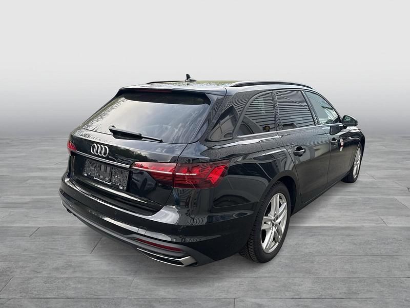 Gebraucht Audi A4 163 PS (119 kW) 2022 Schwarz Kombi