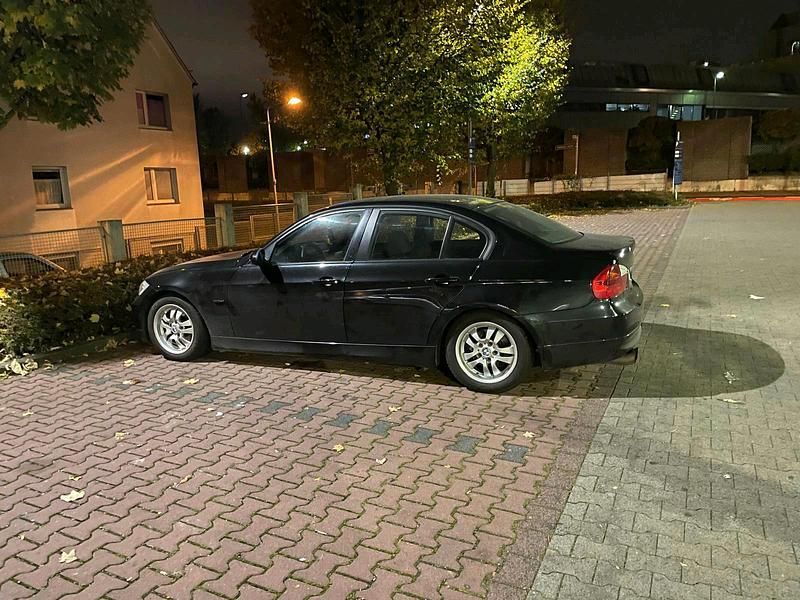 Schwarz Gebraucht 2007 BMW 320 Limousine | 2.850 € (Superpreis) - Bild 1/4