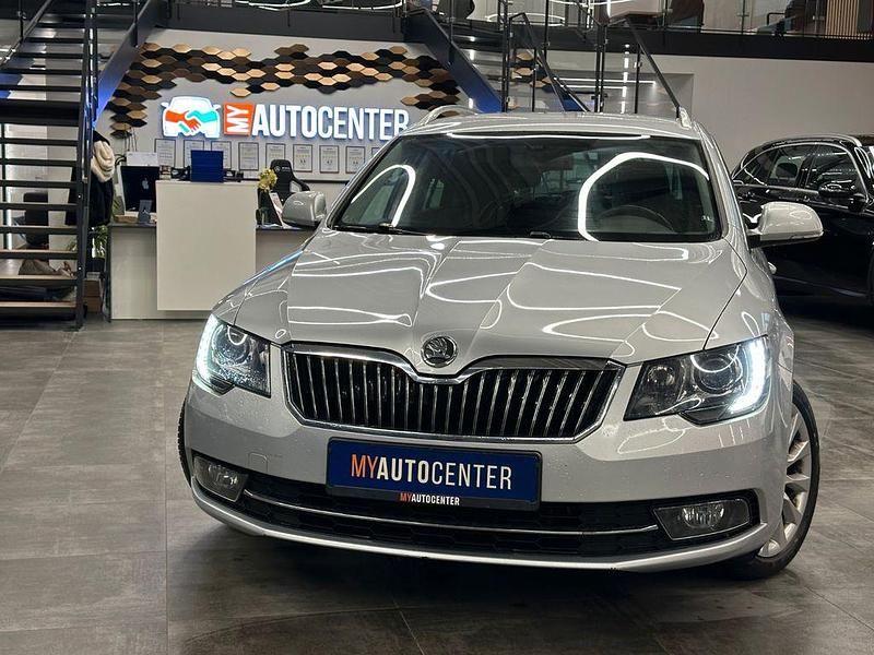 Silber Gebraucht 2014 Skoda Superb Exclusive Kombi | 10.490 € (Fairer Preis) - Bild 1/4