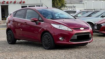 Gebraucht Ford Fiesta Titanium 82 PS (60 kW) 2009 Hot magenta Kleinwagen