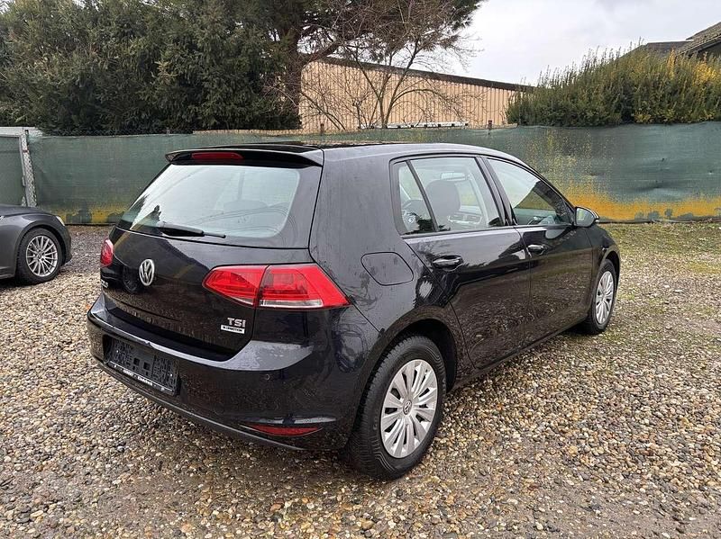 Gebraucht VW Golf VII Trendline 86 PS (63 kW) 2016 Deep black perleffekt Kleinwagen