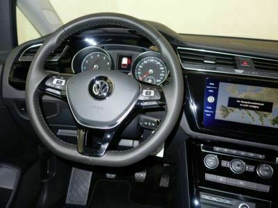 Gebraucht VW Touran Highline 150 PS (110 kW) 2019 Silber metallic Van / Kleinbus