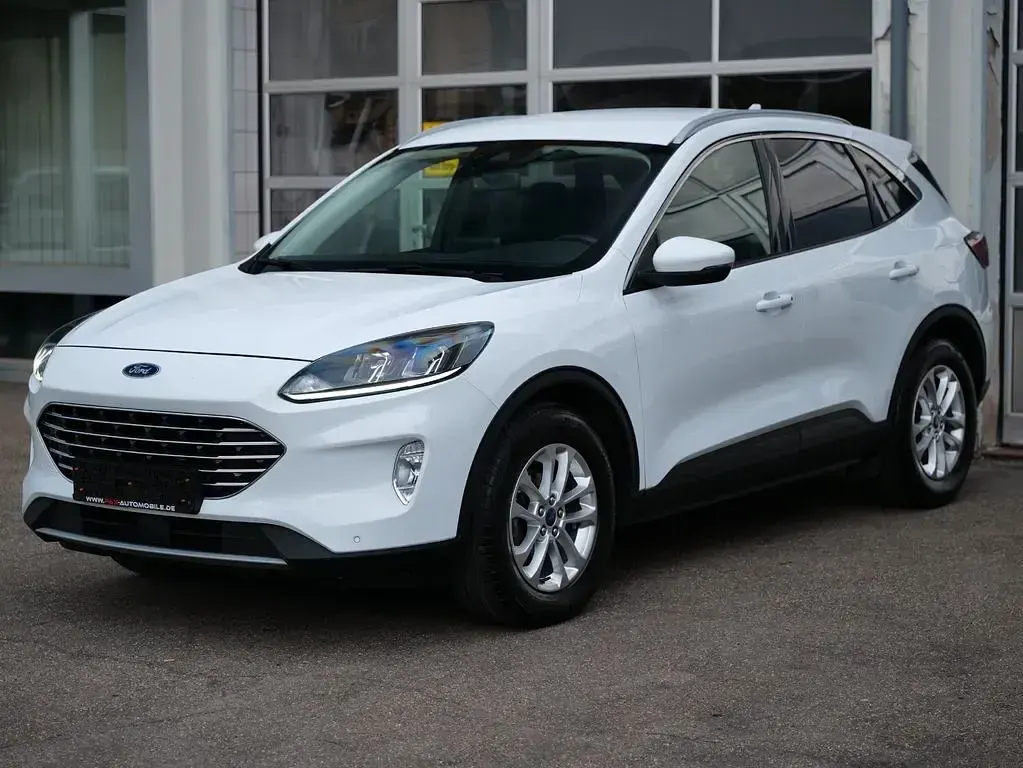 Gebraucht Ford Kuga Titanium 120 PS (88 kW) 2022 Weiß SUV
