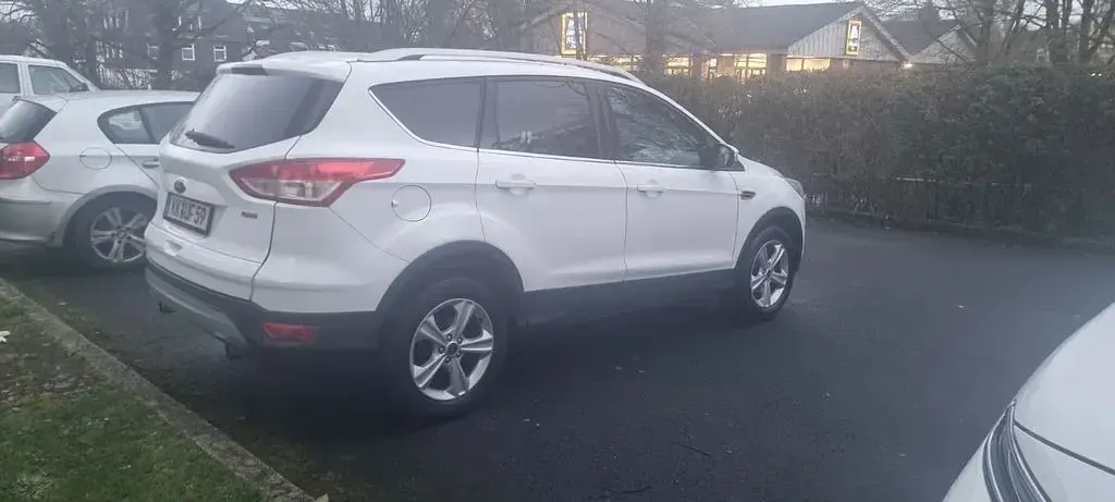 Gebraucht Ford Kuga SYNC Edition 150 PS (110 kW) 2015 Weiß SUV