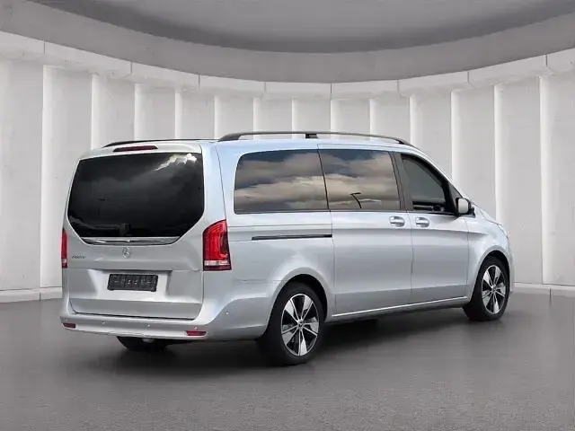 Gebraucht Mercedes V220 Avantgarde 163 PS (119 kW) 2022 Brillantsilber metallic Van / Kleinbus