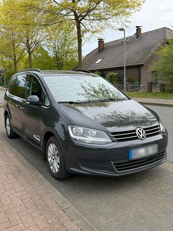 Second-hand VW Sharan 170 CP (125 kW) 2011 Gri Monovolum