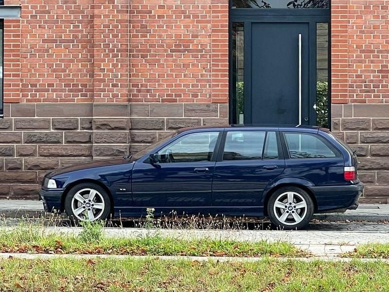 Blau Gebraucht 1998 BMW 328 Sport Line Kombi | 5.500 € (Fairer Preis) - Bild 1/4