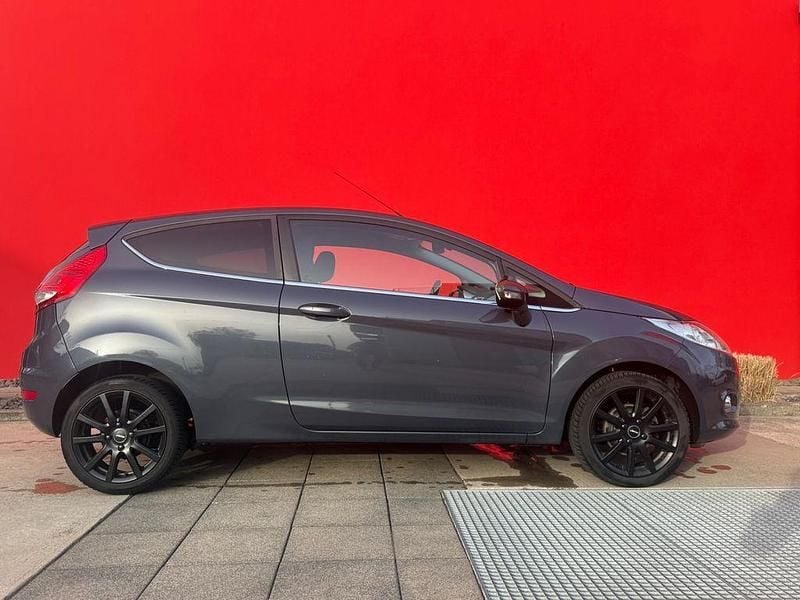 Gebraucht Ford Fiesta Titanium 82 PS (60 kW) 2011 Grau Kleinwagen