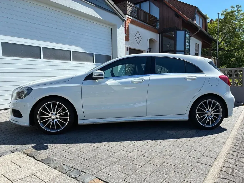 Gebraucht Mercedes A180 122 PS (89 kW) 2013 Weiß Kleinwagen
