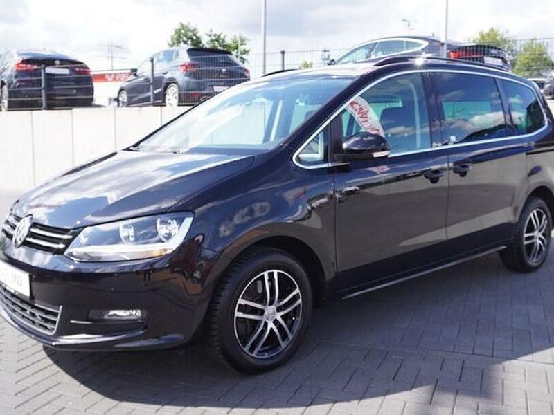 Andere Gebraucht 2018 VW Sharan Comfortline Van / Kleinbus | 25.950 € (Fairer Preis) - Bild 1/4