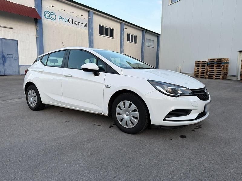 Gebraucht Opel Astra 101 PS (74 kW) 2017 Weiß Limousine