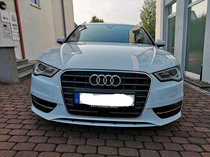 Weiß Gebraucht 2015 Audi A3 S-Line Limousine | 14.699 € (Fairer Preis) - Bild 1/4