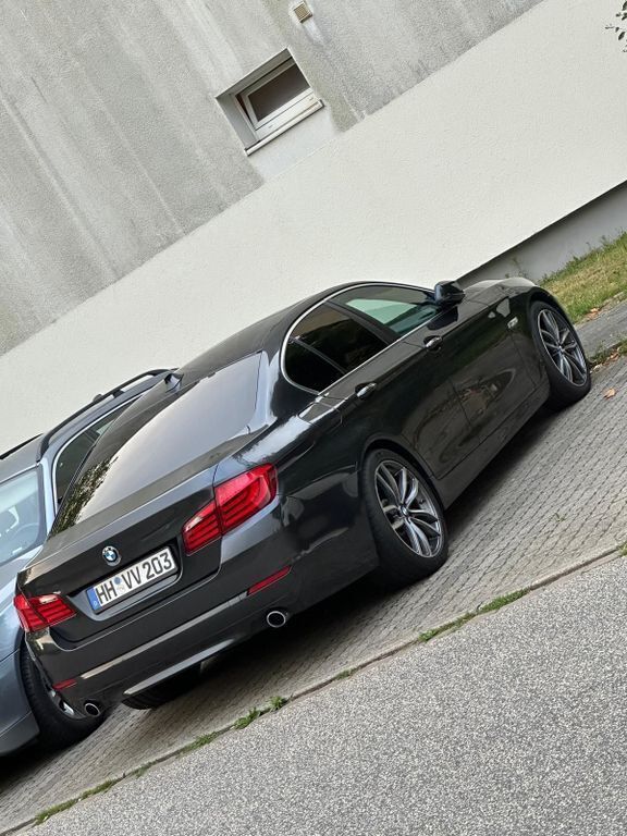 Grau Gebraucht 2013 BMW 535 Sport Line Limousine | 9.800 € (Superpreis) - Bild 1/4