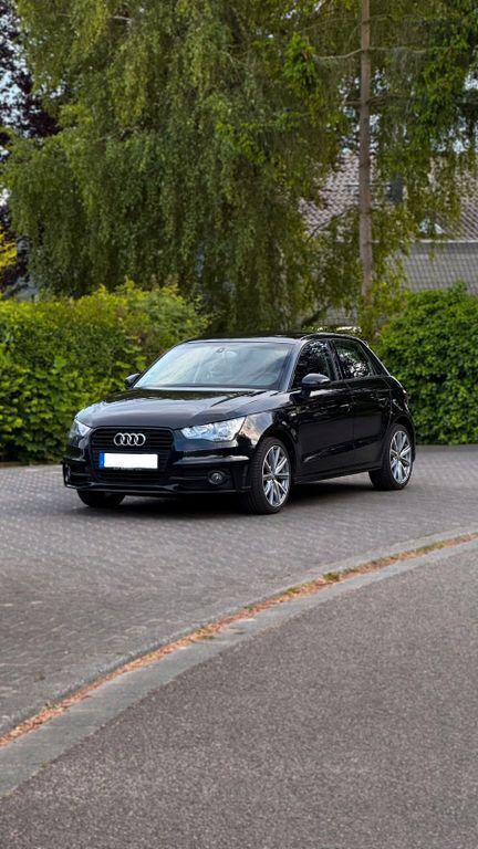 Schwarz Gebraucht 2015 Audi A1 Sportback S-Line Kleinwagen | 7.000 € (Guter Preis) - Bild 1/4