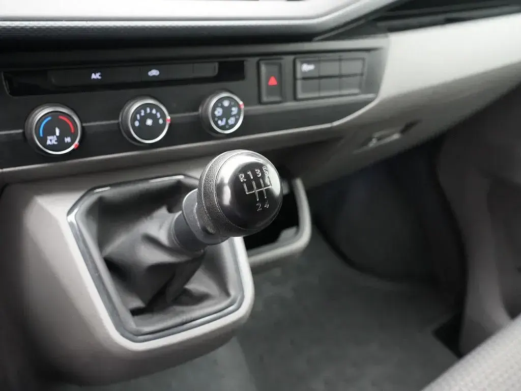 Gebraucht VW T6.1 110 PS (80 kW) 2021 Weiss / candy weiss Van