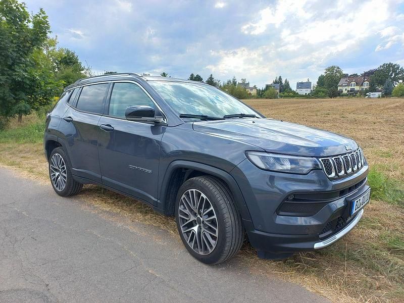 Grau Gebraucht 2021 Jeep Compass Limited SUV | 18.950 € (Fairer Preis) - Bild 1/4